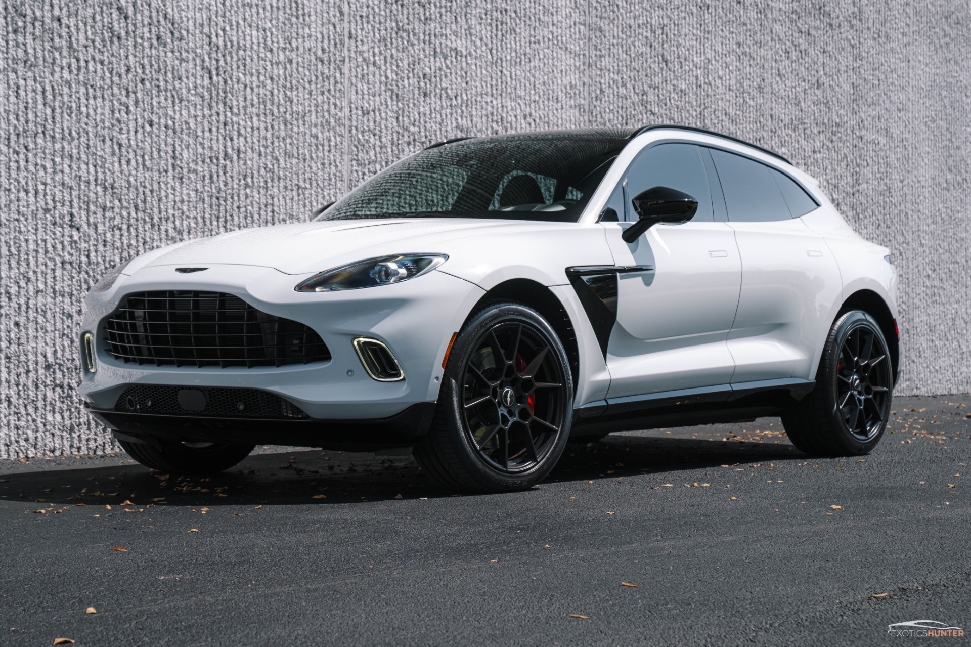 Used-2021-Aston-Martin-DBX-